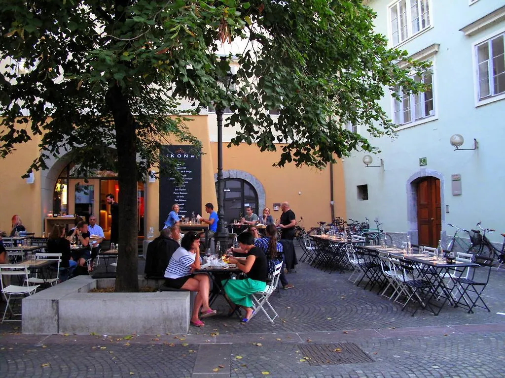 Riverbank Studio Apartment Ljubljana