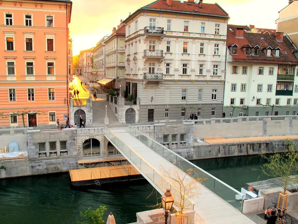 Riverbank Studio Apartment Ljubljana