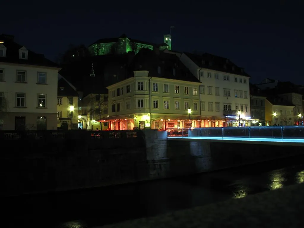 Riverbank Studio Apartment Ljubljana